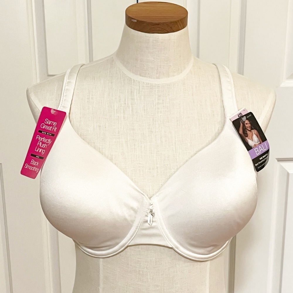 NWT! Bali One Smooth U Back Smoothing Underwire Bra 3470 – 42D (White)